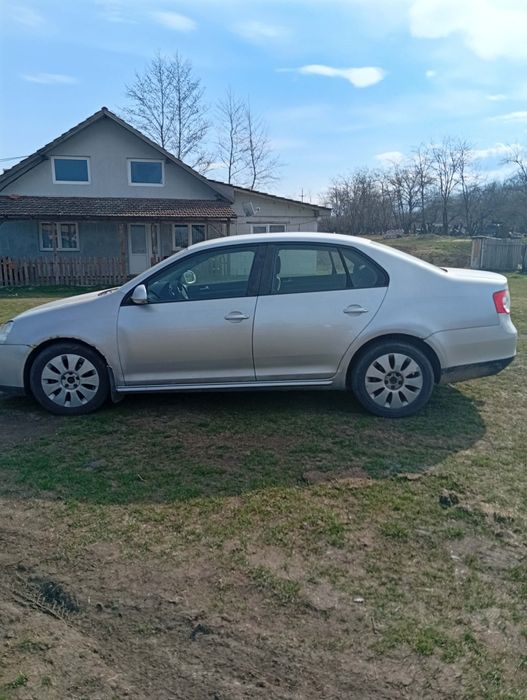Vând WV Jetta în stare perfectă de funcționare