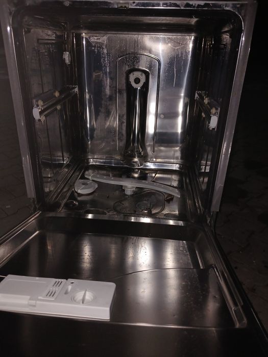 Посудомойка аристон продам срочно