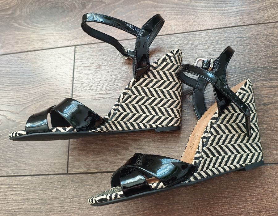 Дамски сандали на платформа Veronella