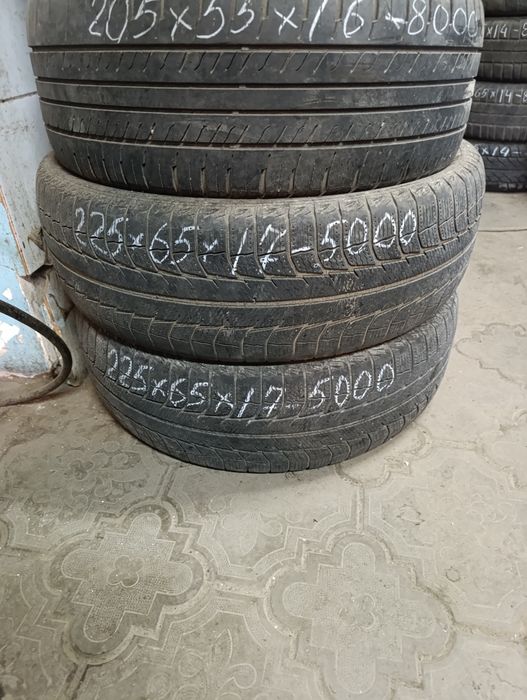 225/65/17 продам две шины