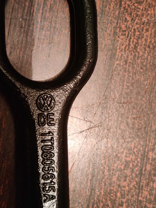 Cric original Volkswagen + cui de tractare VW