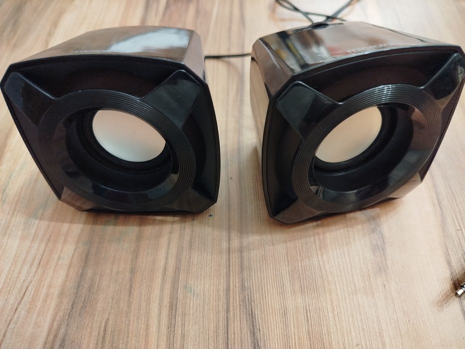 Продам колонки microlab B16