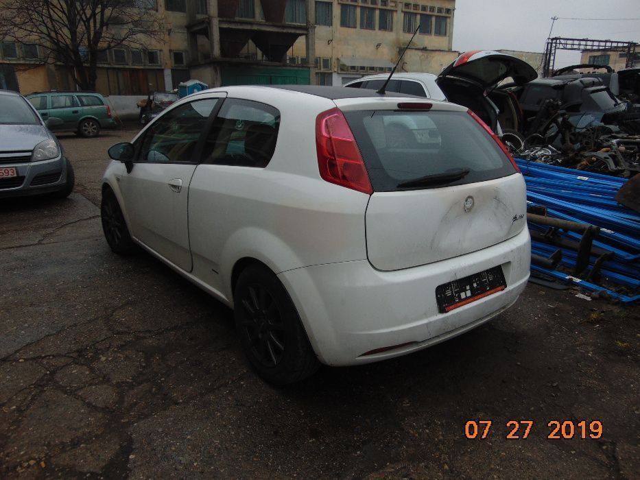 Dezmembrez Fiat Grande Punto motor 1.4 benzina manual an 2008