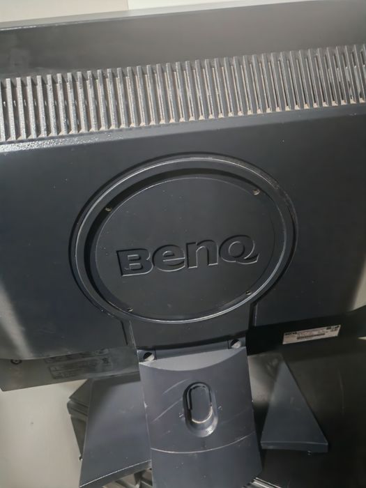 монитор Beng жұмыс істейді.