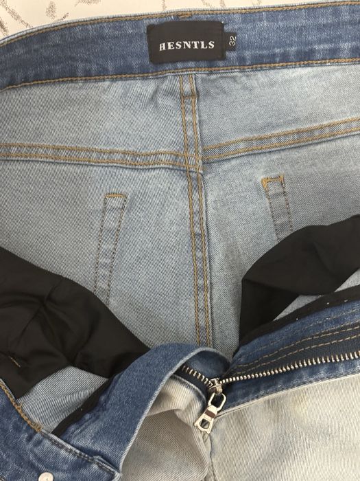 Blugi slim fit ripped