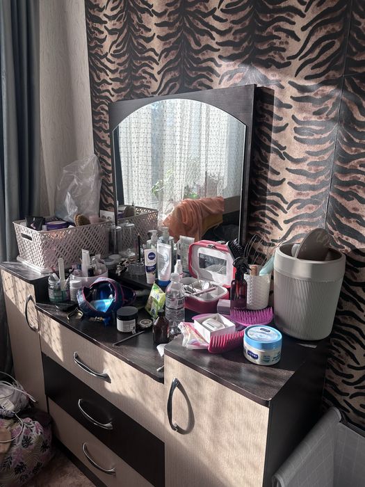 спальня и столы письменные