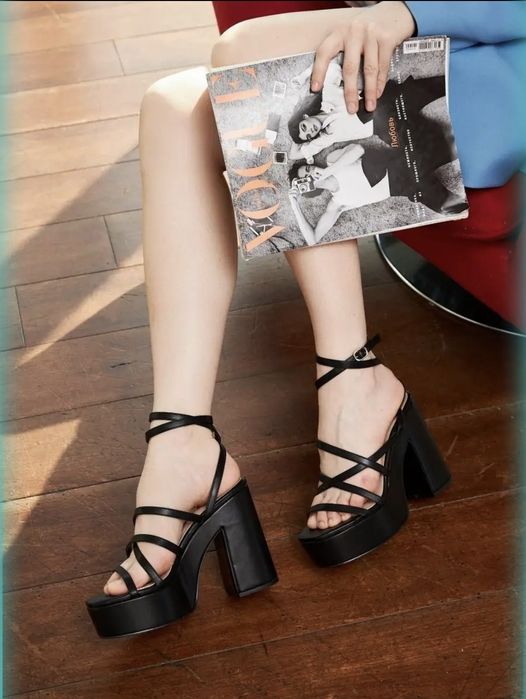 Продам босоножки на платформе