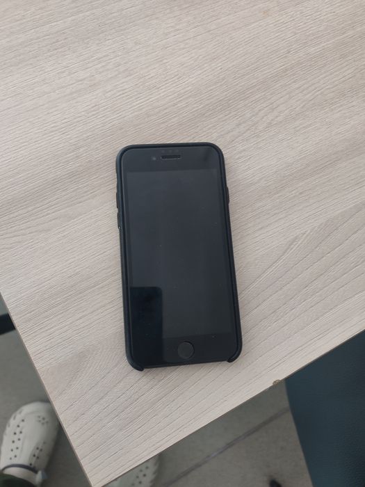 Продам Айфон SE 2 поколения
