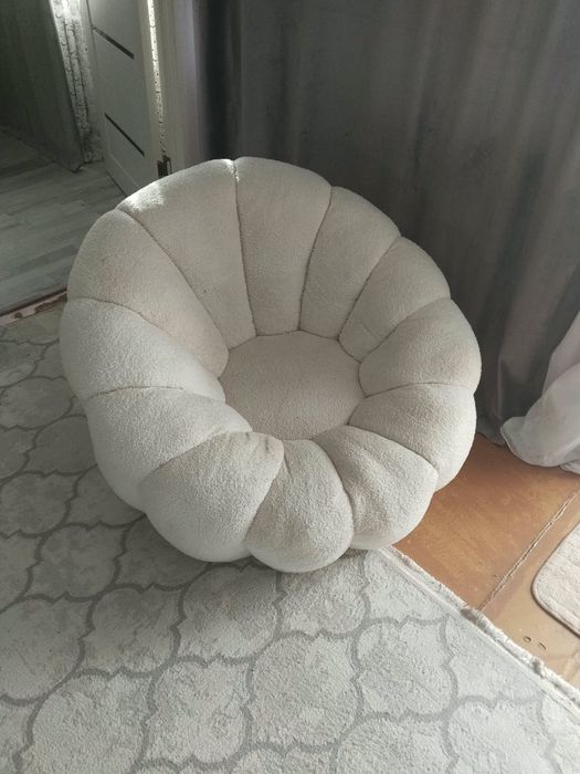 Продам пуфик крутится