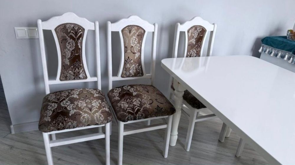 кухонный стол в комплекте