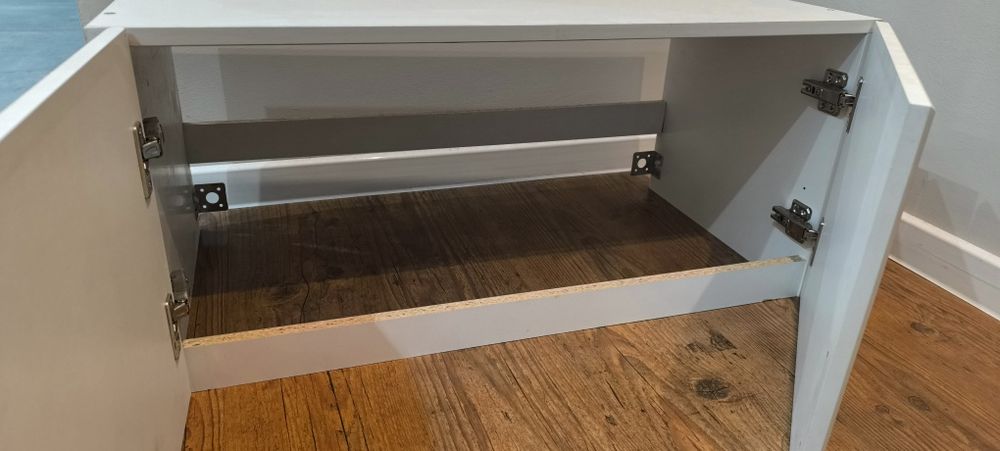 Шкафчик навесной белый