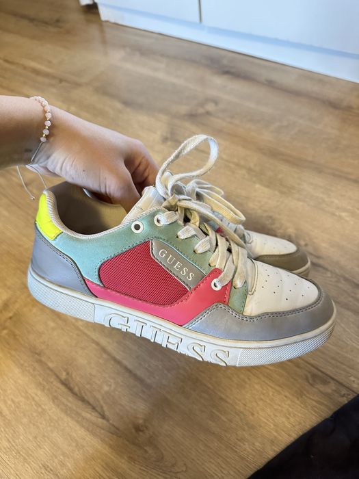 Обувки Guess 39