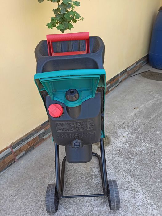 Tocator crengi si resturi vegetale electric BOSH AXT Rapid 2200