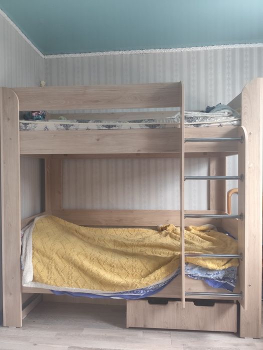 Продам двухъярусную кровать