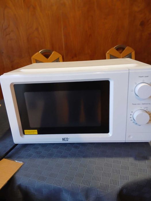Чисто нова микровълнова NEO