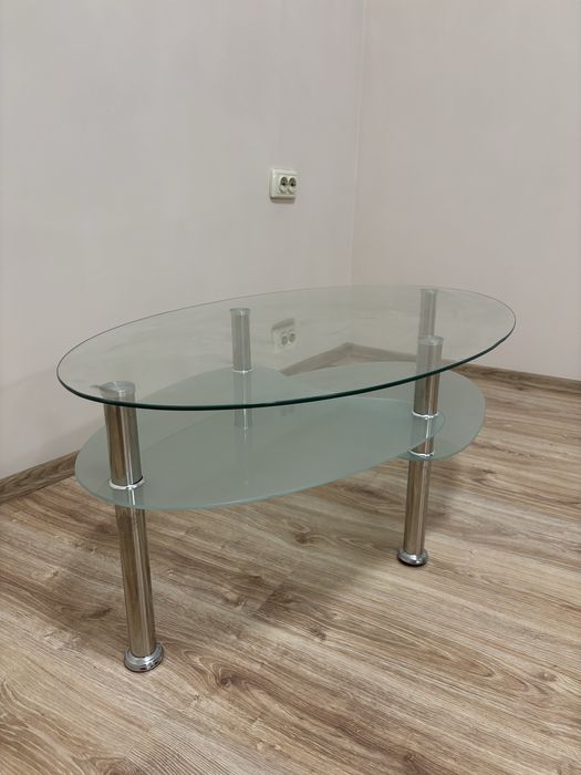 Интериорна стъклена маса