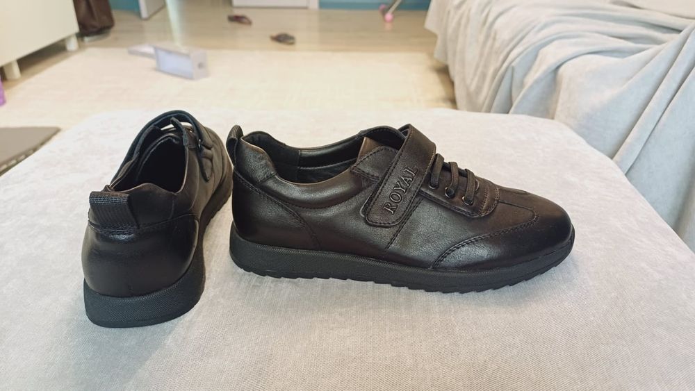Кроссовки кожаные