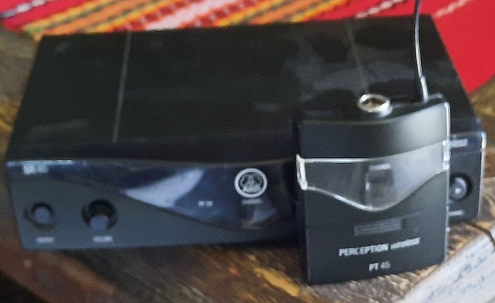 Продавам инструментално  дистанционно Akg PT45