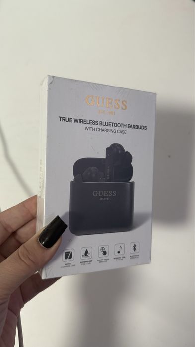 Наушники бренд Guess