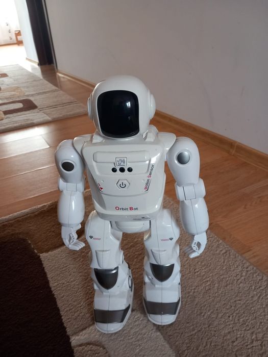 Roboti jucarie cu baterii