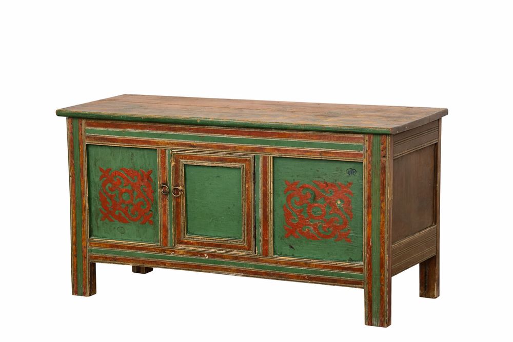 Продается комод (жүк аяқ)