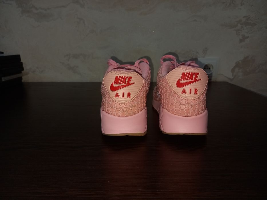Nike Air Max 90.