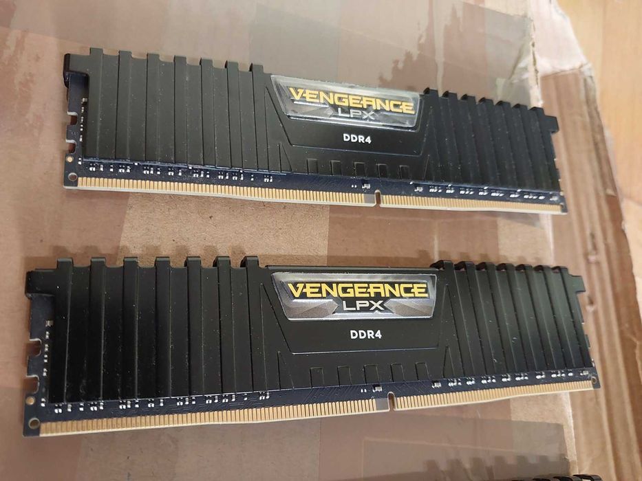 32GB 2666Mhz CL16 - Corsair Vengance LPX
