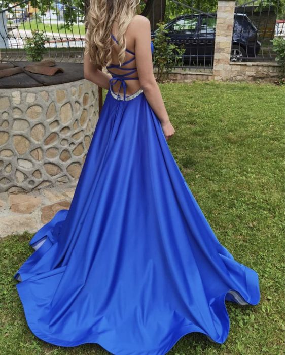 Абитуриентска рокля - цвят кралско синьо