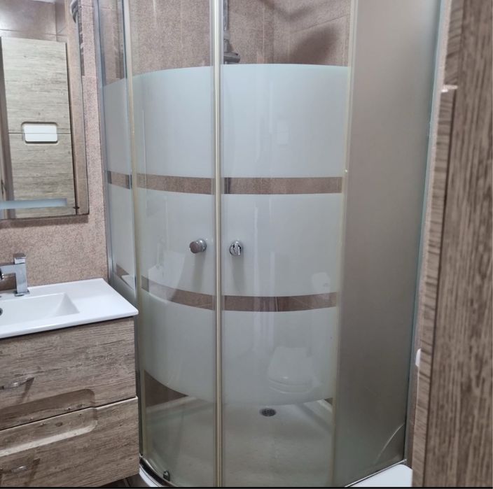 Inchiriez apartament 2 camere decomandat etaj 1 in regim hotelier