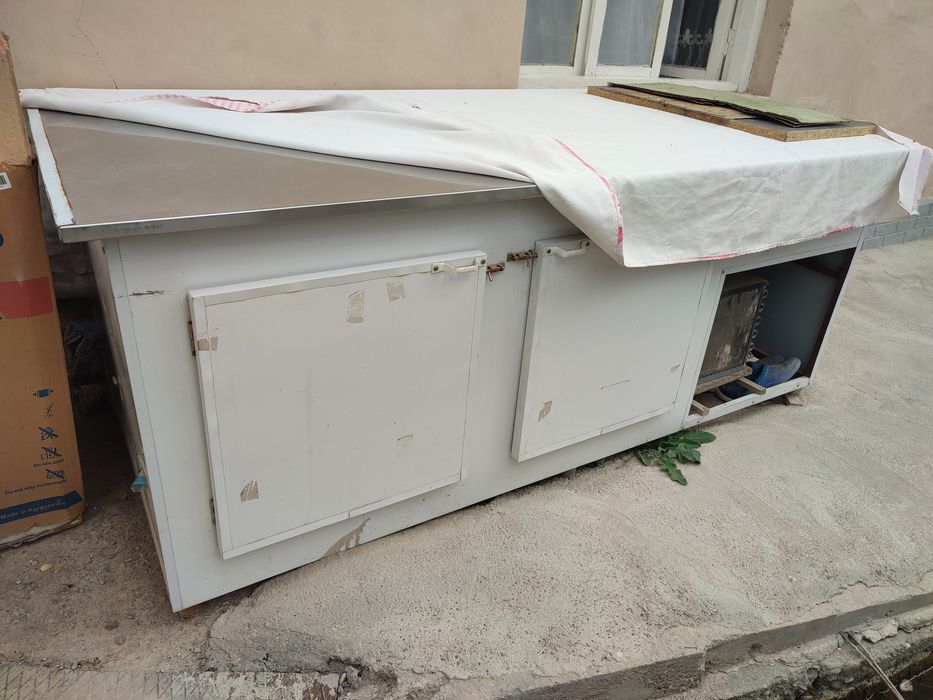 Стол Холодильник