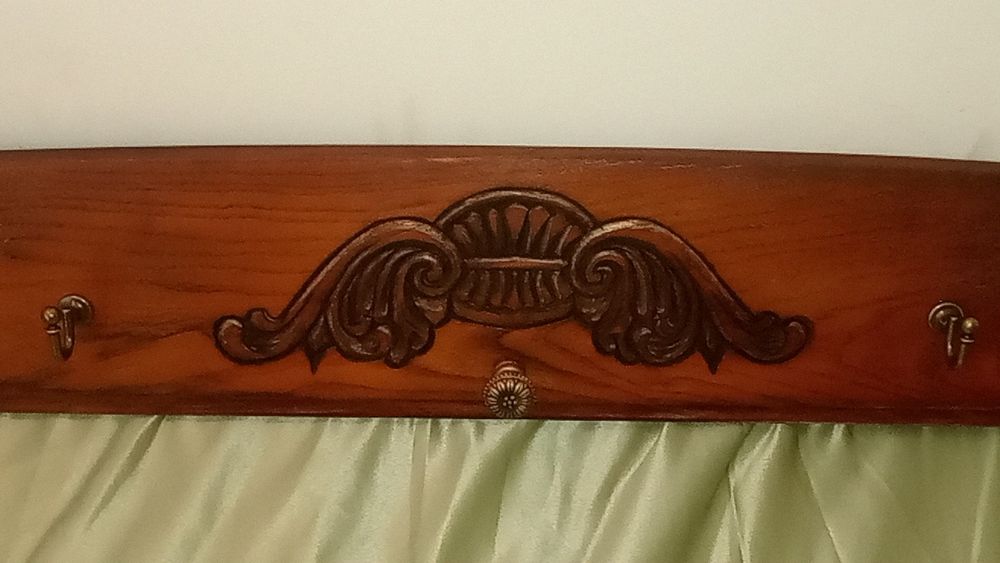 старинна  закачалка с автентична българска дърворезба