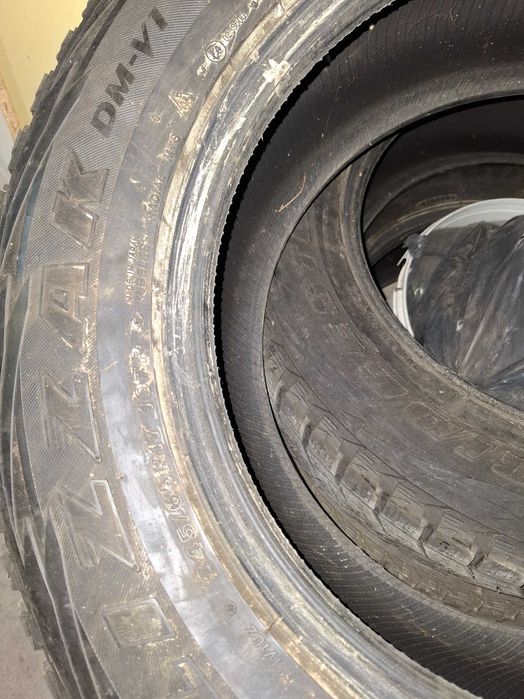 Гуми 245/65/17 bridgestone blizzak dmv1  3броя гуми 245/65/17