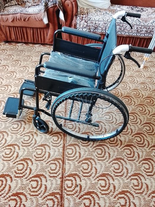 Продам инвалидную коляску