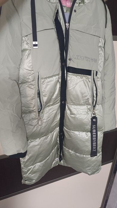 Продам зимнюю куртку на девочку