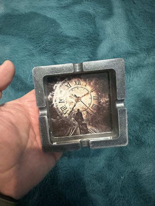 Scrumieră hand-made din rășină epoxidică – model „Trecerea Timpului”