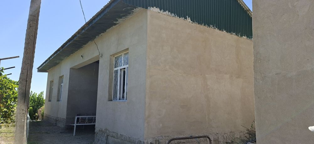 Romitan tumanida joylashgan 15 sotixli hovli tezda sotiladi.