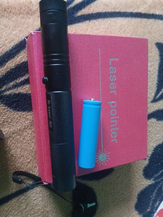 Laser verde 303 – foarte puternic
Complet, cu toate accesoriile.
Fără