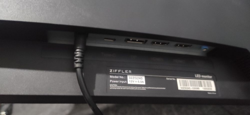 32 li 240 herz Manitor sotiladi zapchastga ekran singan