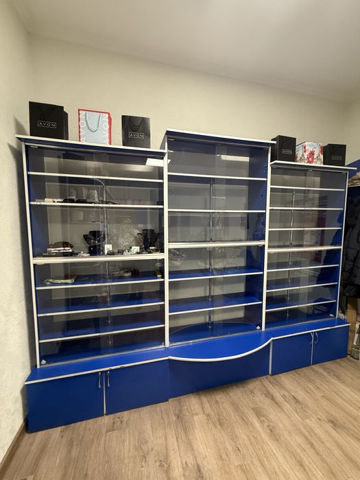 Продам витрины.