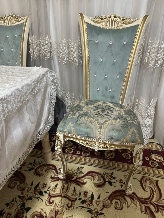 mexmonxona uchun stul sotiladi.