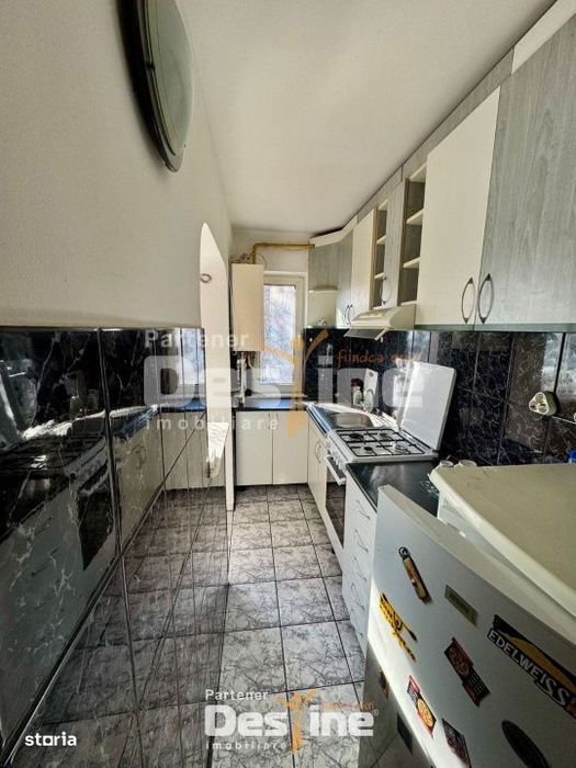 Podu Ros - Apartament 3 camere semidecomandat, MOBILAT si UTILAT
