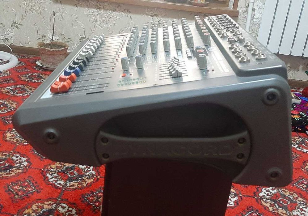 Kalu niz dinacord 600 yamaha 4000 mikrafonlar stoykalar