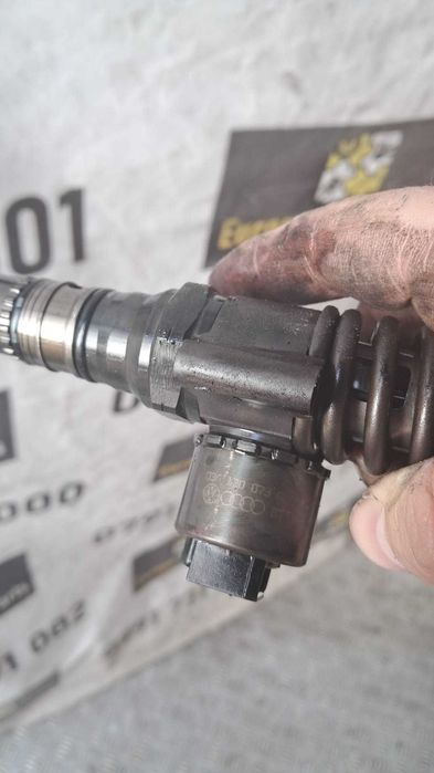injector Audi A4 b7 2.0 TDI cod 03G130073G / 0414720404