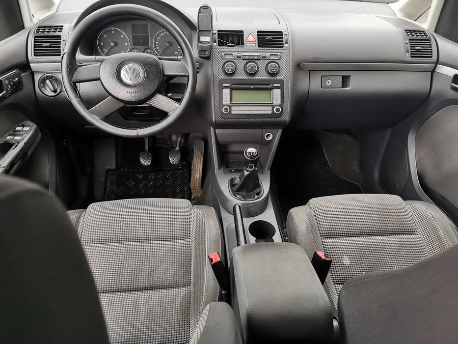 Dezmembrez Volkswagen Touran/1.9/2.0/CAYC/AVQ/BKD/NMM/BMN/usa/haion/portbagaj/capota/jante/faruri/stopuri/motor/cutie/carlig