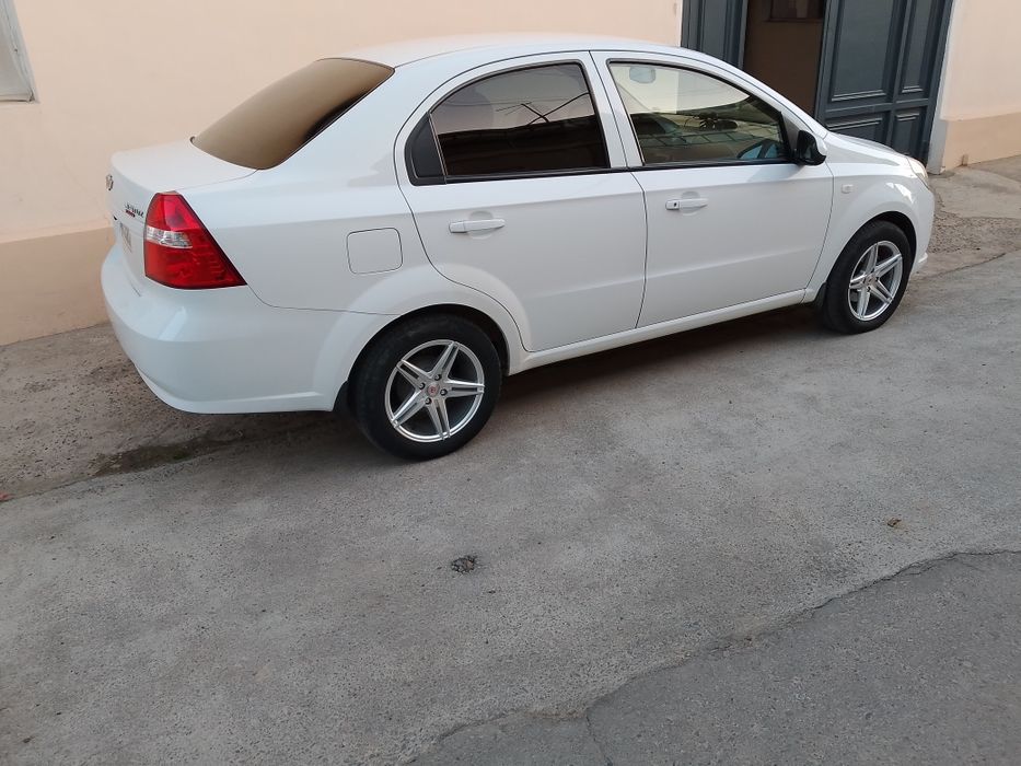 Nexia 3 Avtamat karobka sotiladi