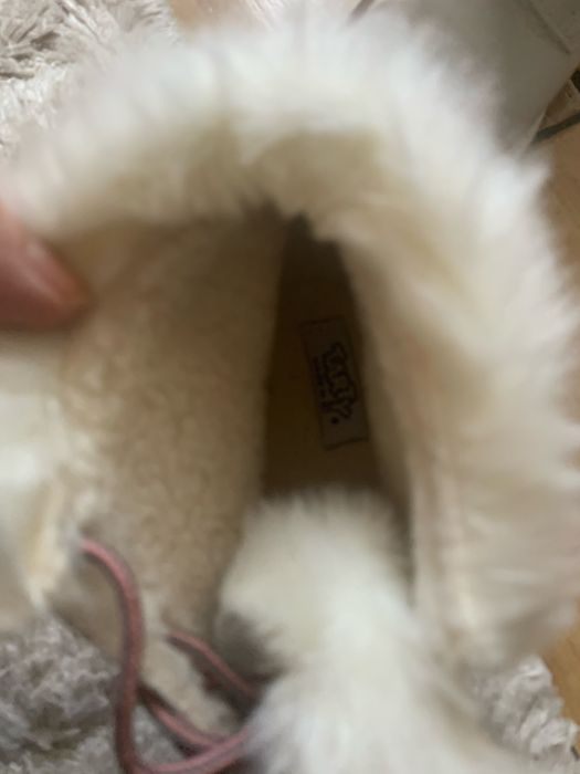 Ghete albe noi , din piele naturala  , imblanite , marine 35