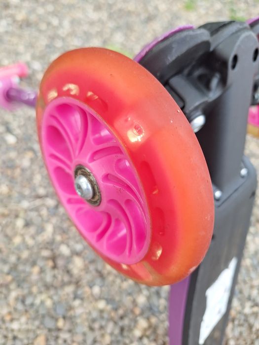 Trotineta Playtive 3 roti cu lumini