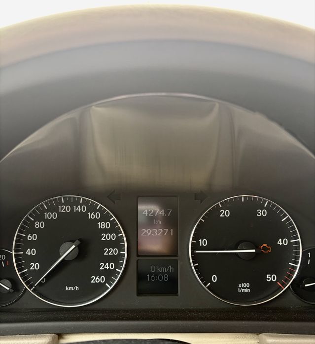 Vând Mercedes-Benz C-Class