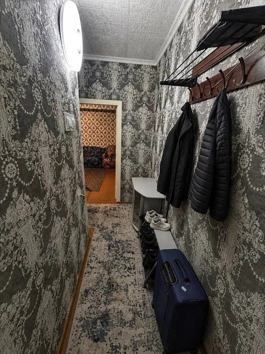 Прадается квартира в алмазарском районе 3 комнытный