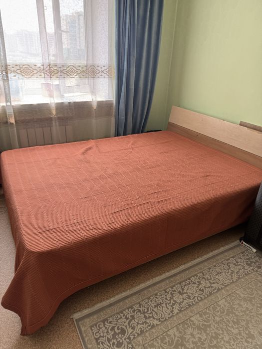 Срочно продам кровать с матрасом